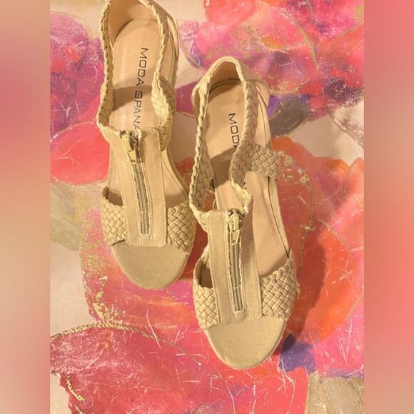🛍️Moda Spana Beige wedge sandal with zipper size : 9M💥 - Picture 1 of 8